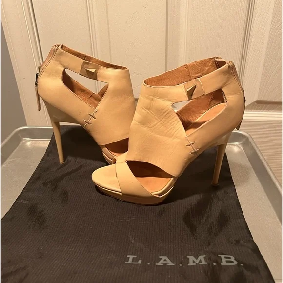 Lamb heel! 71/2 - Picture 1 of 11